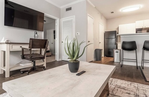 Medical Center District Apartment | Landing | Amazing 1BD, Gym, Pool