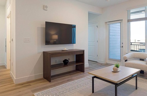 Firestone Apartment | Landing | Amazing 2BD, Clubhouse, Gym