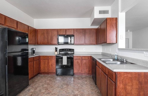 Humble Apartment | Landing | Amazing 2BD, Gym, Pool