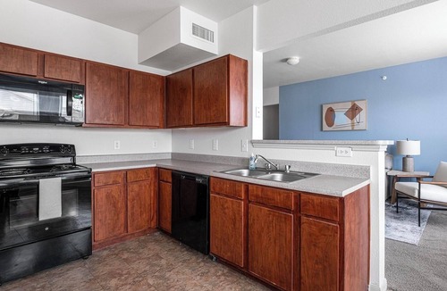 Humble Apartment | Landing | Amazing 2BD, Gym, Pool