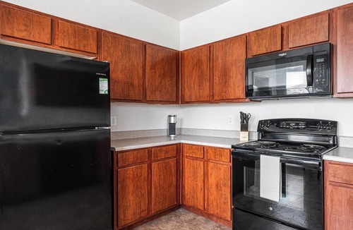 Humble Apartment | Landing | Amazing 2BD, Gym, Pool