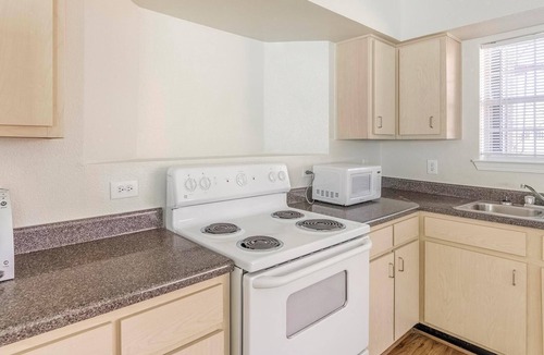 Southbelt/Ellington Apartment | Landing | Amazing 2BD, Pool, Game Room