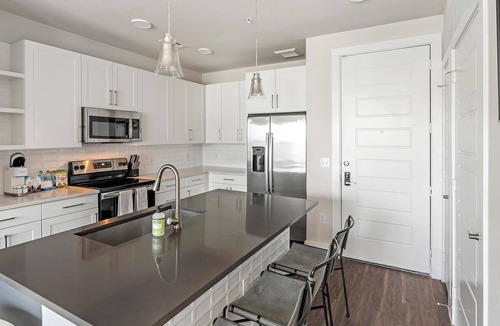Wetmore Apartment | Landing | Amazing 2BD, Yoga Studio, Gym