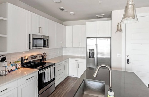 Wetmore Apartment | Landing | Amazing 2BD, Yoga Studio, Gym