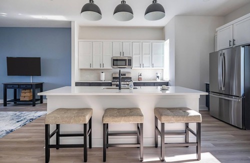 Lee's Summit Apartment | Landing | Amazing 3BD in Lee's Summit