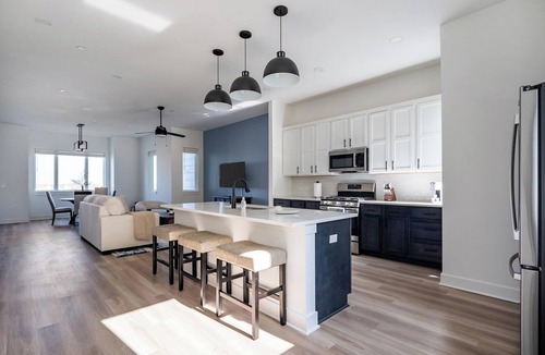 Lee's Summit Apartment | Landing | Amazing 3BD in Lee's Summit