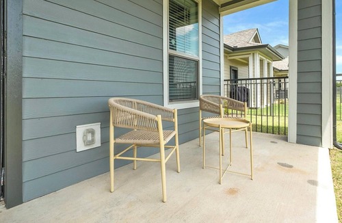 Waller Apartment | Landing | Amazing 3BD, Gym, Pool