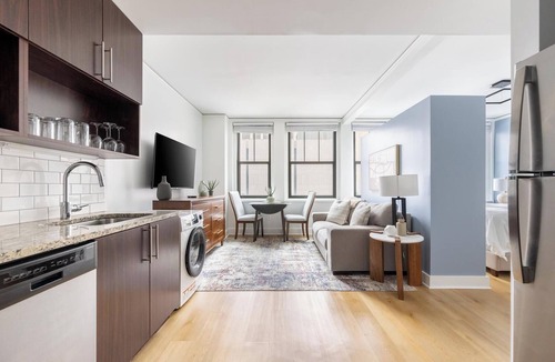 Financial District Apartment | Landing | Amazing Studio, Gym, Pool