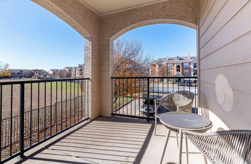 Fort Worth Apartment | Landing | Beautiful 1BD, Rooftop Lounge, Gym