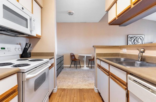 Fort Worth Apartment | Landing | Beautiful 1BD, Rooftop Lounge, Gym