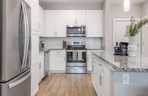 Southeast Orlando Apartment | Landing | Beautiful 1BD, Clubhouse, Pool