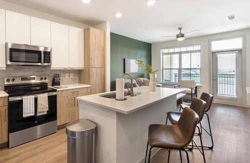 Celina Apartment | Landing | Beautiful 1BD, Clubhouse, Courtyard