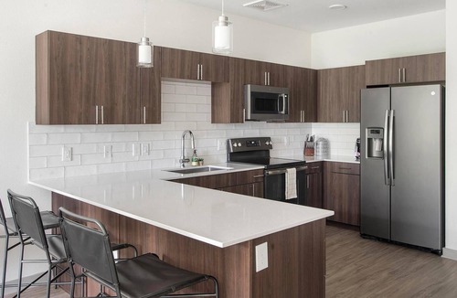 Rosedale Apartment | Landing | Beautiful 1BD, Gym, Courtyard