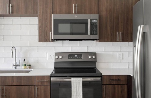 Rosedale Apartment | Landing | Beautiful 1BD, Gym, Courtyard