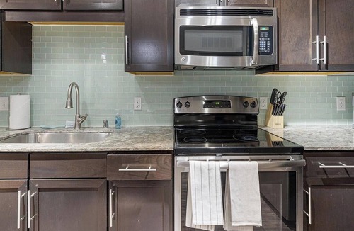West Dallas Apartment | Landing | Beautiful 1BD, Gym