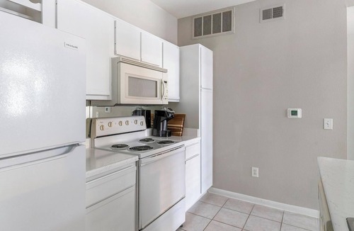 Briarforest Apartment | Landing | Beautiful 1BD, Pool, Gym