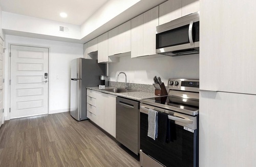North Mountain Apartment | Landing | Beautiful 1BD, Pool, Gym