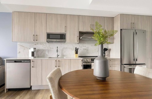 Overtown Apartment | Landing | Beautiful 1BD, Pool
