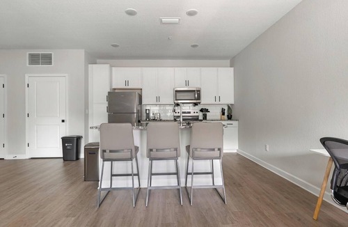 Port Malabar Apartment | Landing | Beautiful 1BD, Gym, Pool