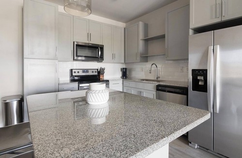St. Johns Apartment | Landing | Beautiful 2BD, Gym