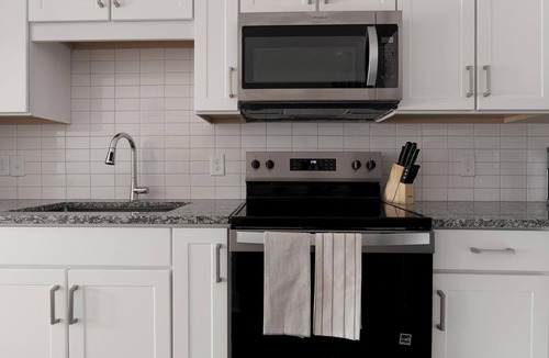 Laurel Apartment | Landing | Beautiful 2BD, Clubhouse, Gym