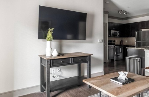 George Bush Park/Eldridge Apartment | Landing | Beautiful 2BD, Gym, Pool