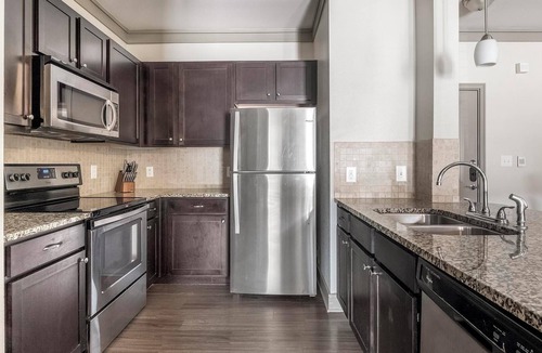 George Bush Park/Eldridge Apartment | Landing | Beautiful 2BD, Gym, Pool