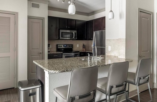George Bush Park/Eldridge Apartment | Landing | Beautiful 2BD, Gym, Pool