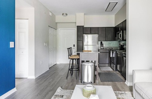 Miramar Apartment | Landing | Beautiful 2BD, Gym, Clubhouse