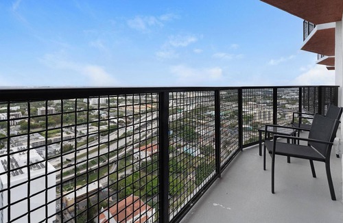 Overtown Apartment | Landing | Beautiful 2BD, Pool