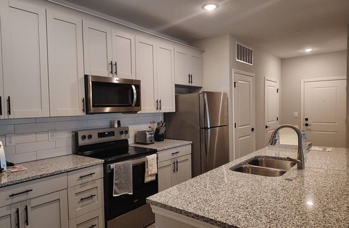 Newberry Apartment | Landing | Beautiful 2BD, Gym, Pool
