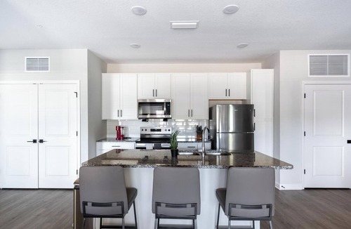 Port Malabar Apartment | Landing | Beautiful 2BD, Pool, Gym