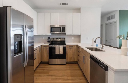 Celina Apartment | Landing | Beautiful 3BD, Gym, Courtyard