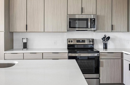 Ono Island Apartment | Landing | Chic 1BD, Clubhouse, Pool