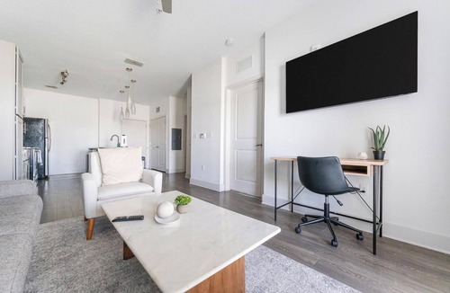 Venice Apartment | Landing | Chic 1BD, Pool, Clubhouse
