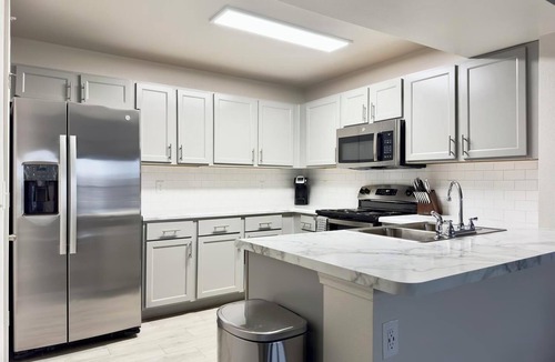 Belton Apartment | Landing | Chic 1BD, Pool, Gym