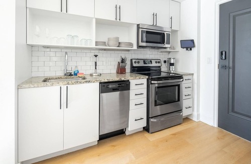 Financial District Apartment | Landing | Chic 1BD, Yoga Studio, Pool