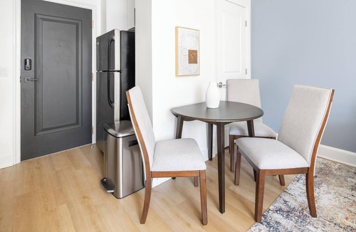 Financial District Apartment | Landing | Chic 1BD, Yoga Studio, Pool