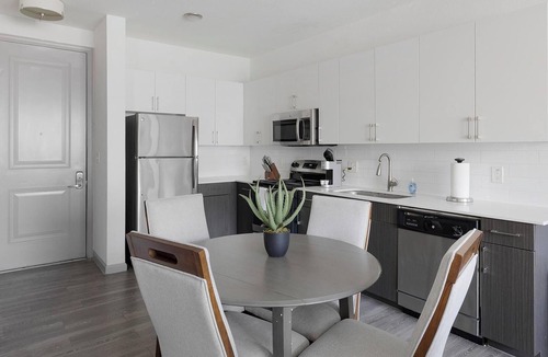 Central Arlington Apartment | Landing | Chic 2BD, Clubhouse, Gym