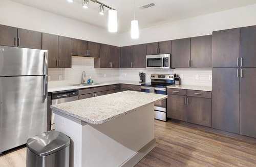 Haltom City Apartment | Landing | Chic 2BD, Courtyard, Yoga Studio