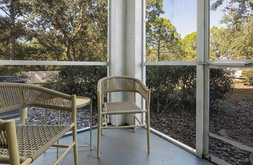 Fruitville Apartment | Landing | Chic 2BD, Gym, Clubhouse