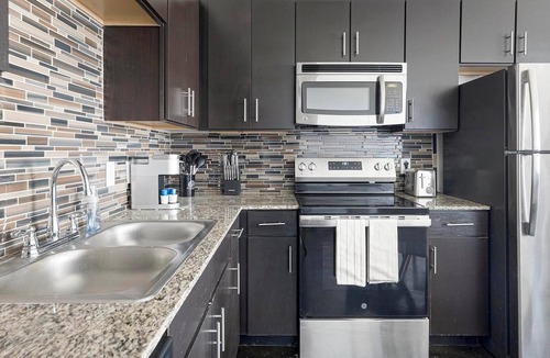 Waco Apartment | Landing | Chic 2BD, Gym