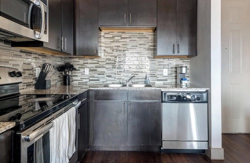 Waco Apartment | Landing | Chic 2BD, Gym