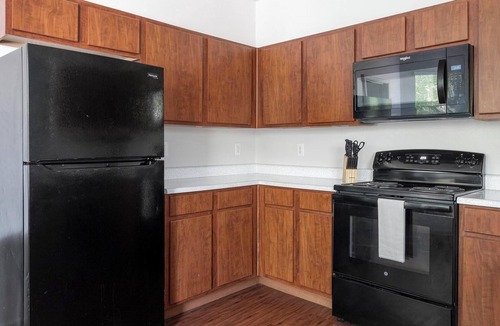 Humble Apartment | Landing | Chic 2BD, Gym, Yoga Studio