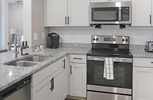 Fort Myers Apartment | Landing | Chic 3BD, Gym, Yoga Studio