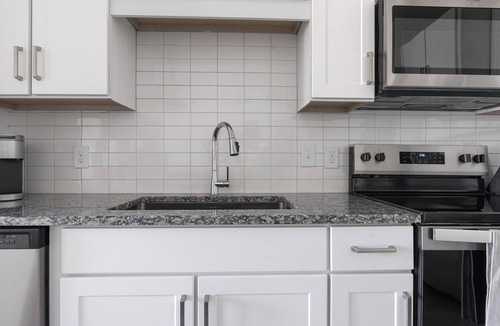 Laurel Apartment | Landing | Incredible 1BD, Gym, Clubhouse