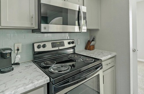 Briarforest Apartment | Landing | Incredible 1BD, Pool, Gym