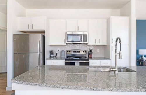 Waller Apartment | Landing | Incredible 3BD, Gym, Pool