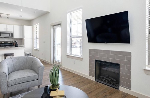 Waller Apartment | Landing | Incredible 3BD, Pool, Gym