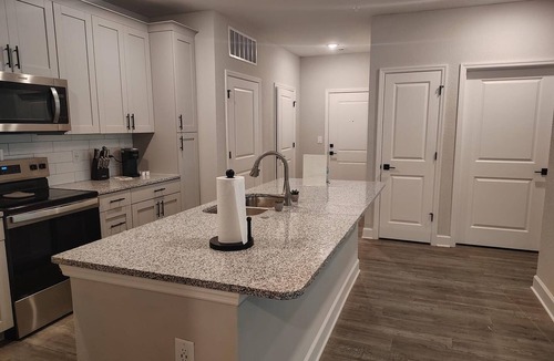 Newberry Apartment | Landing | Incredible 3BD, Pool, Gym